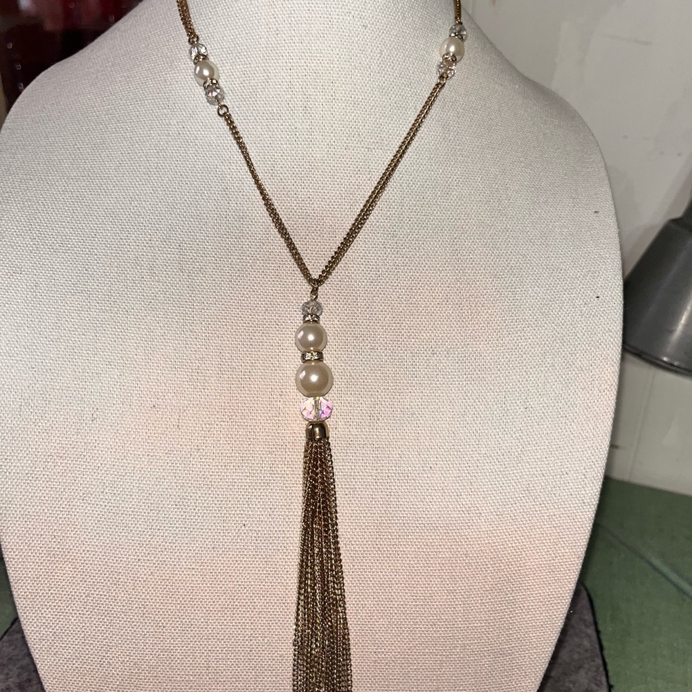 Elegant Gold and Cream Y-Shaped Necklace with Tassel